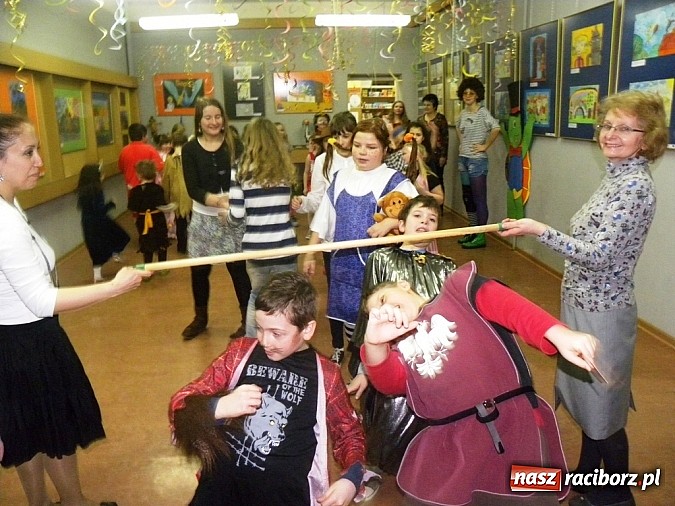 Zdjęcie w galerii na portalu naszraciborz.pl: Biblioteczny bal na zielonym wzgórzu wiadomości z regionu