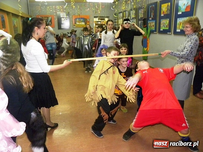 Zdjęcie w galerii na portalu naszraciborz.pl: Biblioteczny bal na zielonym wzgórzu wiadomości z regionu