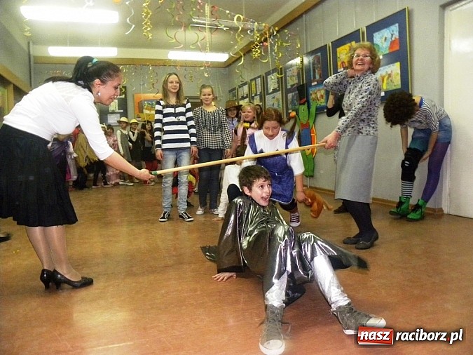 Zdjęcie w galerii na portalu naszraciborz.pl: Biblioteczny bal na zielonym wzgórzu wiadomości z regionu