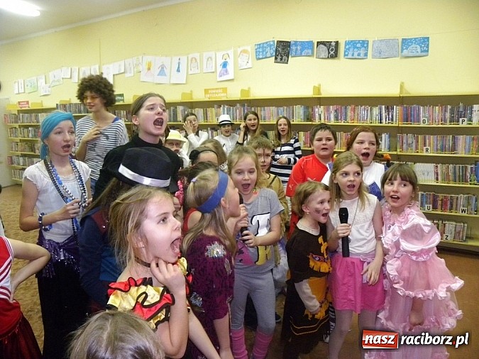 Zdjęcie w galerii na portalu naszraciborz.pl: Biblioteczny bal na zielonym wzgórzu wiadomości z regionu