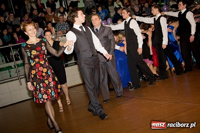 Zdjęcie w galerii na portalu naszraciborz.pl: Taniec zagościł w Arenie Rafako. Pokazy grup z Młodzieżowego Domu Kultury wiadomości z regionu
