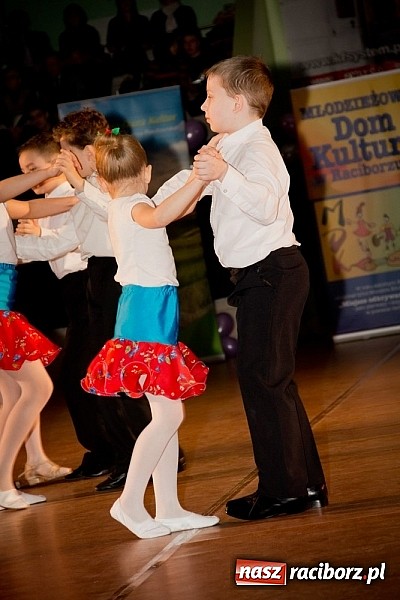 Zdjęcie w galerii na portalu naszraciborz.pl: Taniec zagościł w Arenie Rafako. Pokazy grup z Młodzieżowego Domu Kultury wiadomości z regionu