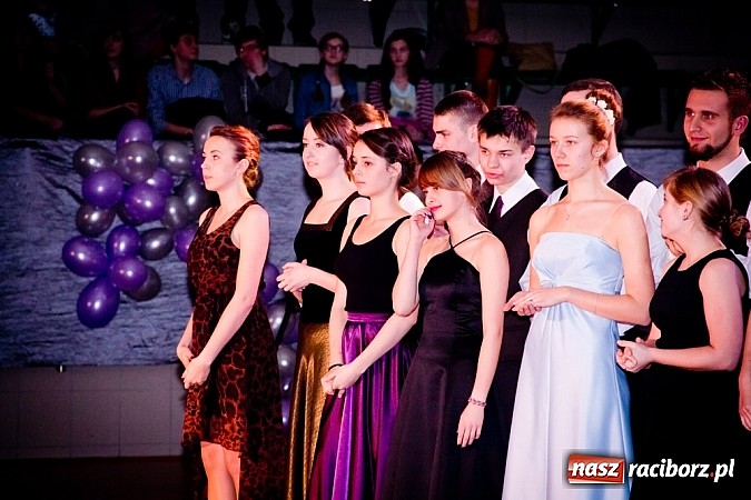 Zdjęcie w galerii na portalu naszraciborz.pl: Taniec zagościł w Arenie Rafako. Pokazy grup z Młodzieżowego Domu Kultury wiadomości z regionu