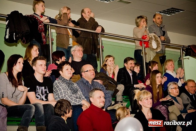 Zdjęcie w galerii na portalu naszraciborz.pl: Taniec zagościł w Arenie Rafako. Pokazy grup z Młodzieżowego Domu Kultury wiadomości z regionu