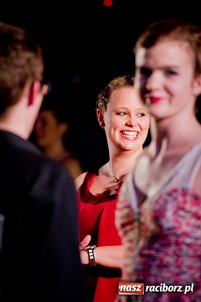 Zdjęcie w galerii na portalu naszraciborz.pl: Taniec zagościł w Arenie Rafako. Pokazy grup z Młodzieżowego Domu Kultury wiadomości z regionu