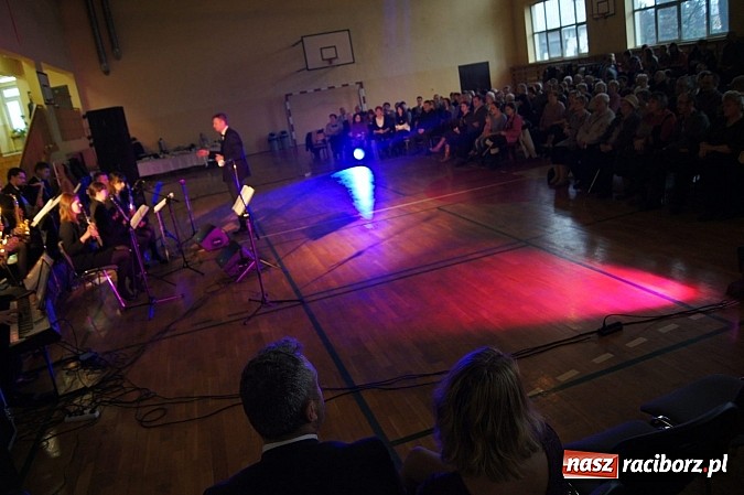 Zdjęcie w galerii na portalu naszraciborz.pl: Mieszkańcy Nędzy bawili się na koncercie noworocznym wiadomości z regionu