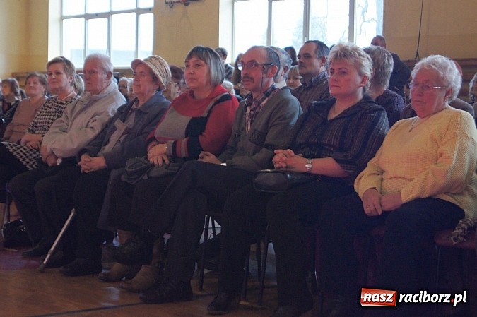 Zdjęcie w galerii na portalu naszraciborz.pl: Mieszkańcy Nędzy bawili się na koncercie noworocznym wiadomości z regionu
