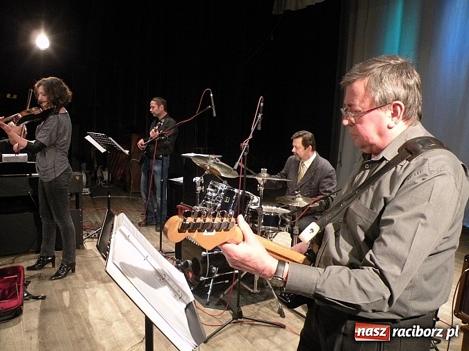 Zdjęcie w galerii na portalu naszraciborz.pl: Zimowe piosenki zabrzmiały w Strzesze wiadomości z regionu