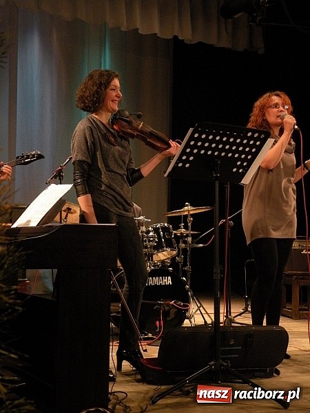 Zdjęcie w galerii na portalu naszraciborz.pl: Zimowe piosenki zabrzmiały w Strzesze wiadomości z regionu