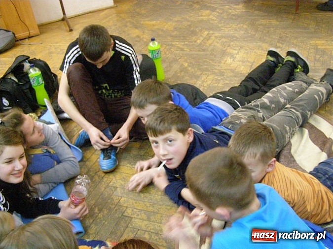 Zdjęcie w galerii na portalu naszraciborz.pl: Kaczka dziwaczka i biwak na finał ferii w gminie Krzanowice wiadomości z regionu