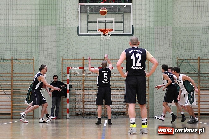 Zdjęcie w galerii na portalu naszraciborz.pl: Koszykówka. Drugie derby Raciborza dla RKK wiadomości z regionu