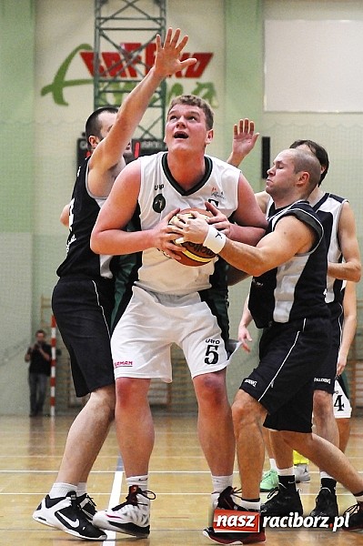 Zdjęcie w galerii na portalu naszraciborz.pl: Koszykówka. Drugie derby Raciborza dla RKK wiadomości z regionu