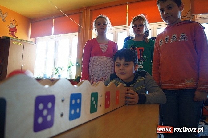 Zdjęcie w galerii na portalu naszraciborz.pl: Matematyka w szkole w Nędzy nie tylko dla orł&oacute;w wiadomości z regionu