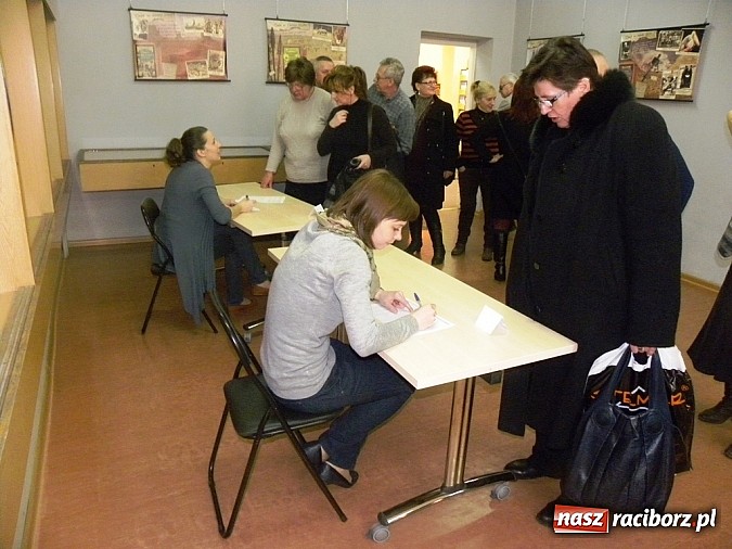 Zdjęcie w galerii na portalu naszraciborz.pl: Seniorzy spragnieni wiedzy wiadomości z regionu