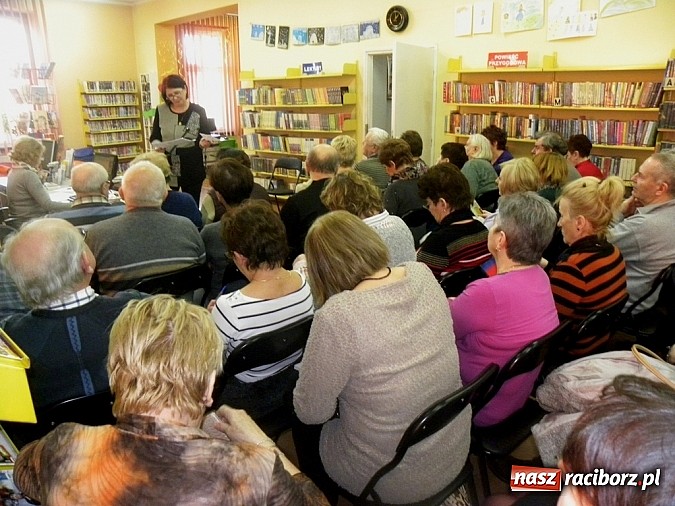 Zdjęcie w galerii na portalu naszraciborz.pl: Seniorzy spragnieni wiedzy wiadomości z regionu