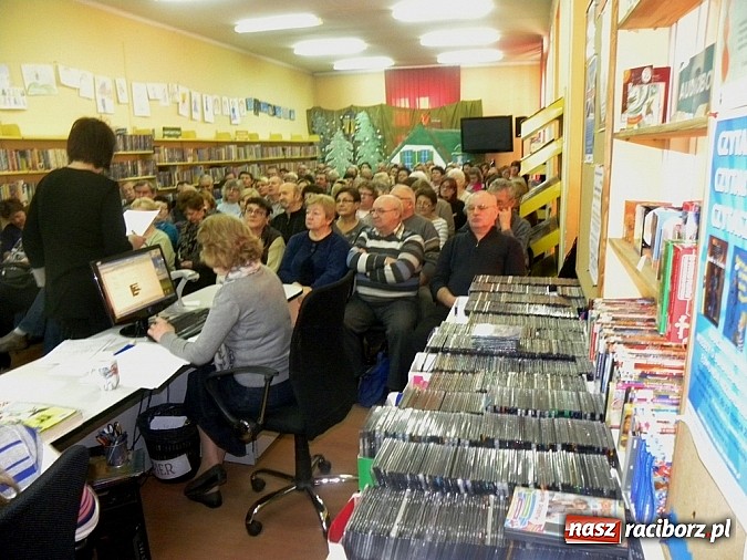 Zdjęcie w galerii na portalu naszraciborz.pl: Seniorzy spragnieni wiedzy wiadomości z regionu