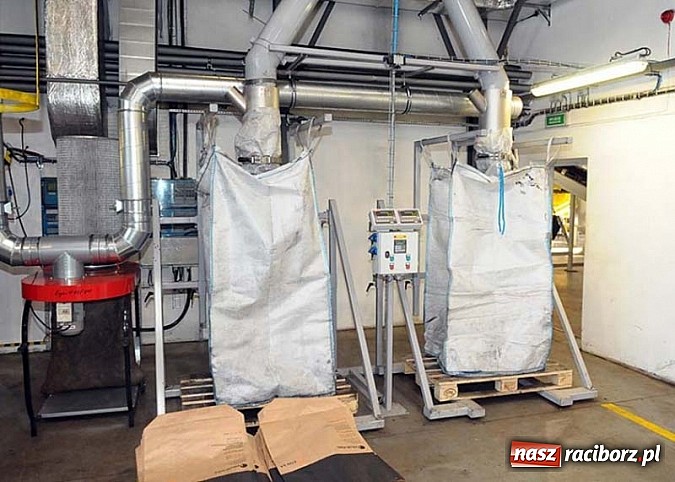 Zdjęcie w galerii na portalu naszraciborz.pl: Jest już bezpieczny dla środowiska ekowęgiel wiadomości z regionu