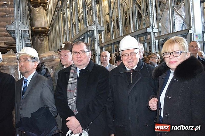 Zdjęcie w galerii na portalu naszraciborz.pl: Jest już bezpieczny dla środowiska ekowęgiel wiadomości z regionu