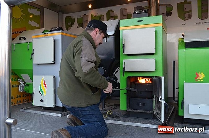 Zdjęcie w galerii na portalu naszraciborz.pl: Jest już bezpieczny dla środowiska ekowęgiel wiadomości z regionu