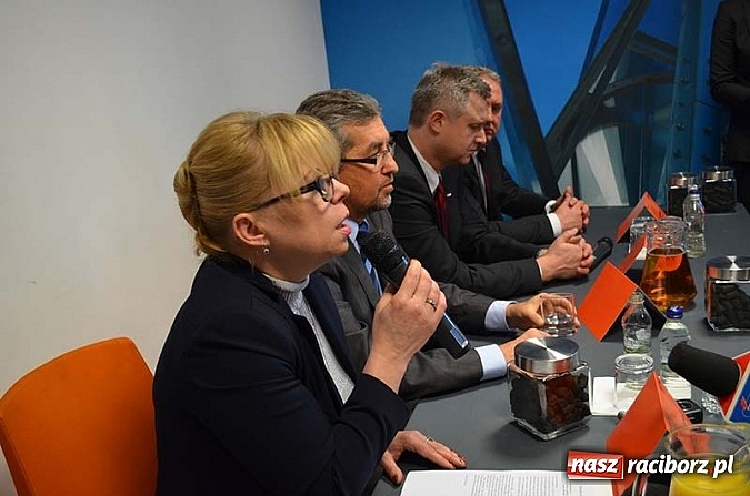 Zdjęcie w galerii na portalu naszraciborz.pl: Jest już bezpieczny dla środowiska ekowęgiel wiadomości z regionu