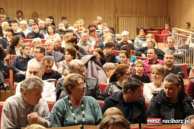 Zdjęcie w galerii na portalu naszraciborz.pl: Ślązisz is easy, czyli występ Kabaretu Młodych Pan&oacute;w w Kuźni Raciborskiej wiadomości z regionu