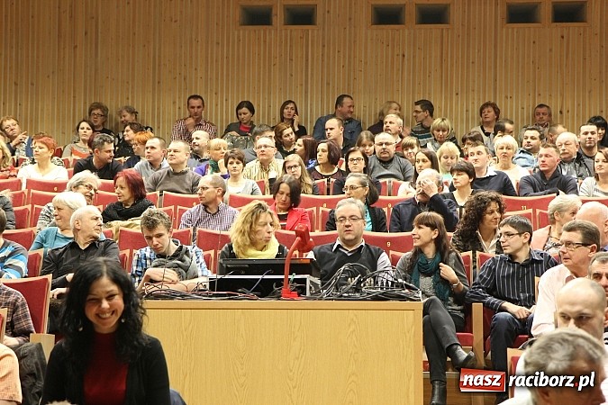 Zdjęcie w galerii na portalu naszraciborz.pl: Ślązisz is easy, czyli występ Kabaretu Młodych Pan&oacute;w w Kuźni Raciborskiej wiadomości z regionu