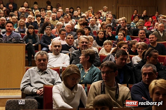 Zdjęcie w galerii na portalu naszraciborz.pl: Ślązisz is easy, czyli występ Kabaretu Młodych Pan&oacute;w w Kuźni Raciborskiej wiadomości z regionu
