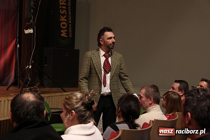 Zdjęcie w galerii na portalu naszraciborz.pl: Ślązisz is easy, czyli występ Kabaretu Młodych Pan&oacute;w w Kuźni Raciborskiej wiadomości z regionu