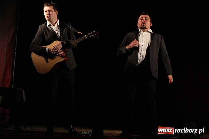 Zdjęcie w galerii na portalu naszraciborz.pl: Ślązisz is easy, czyli występ Kabaretu Młodych Pan&oacute;w w Kuźni Raciborskiej wiadomości z regionu
