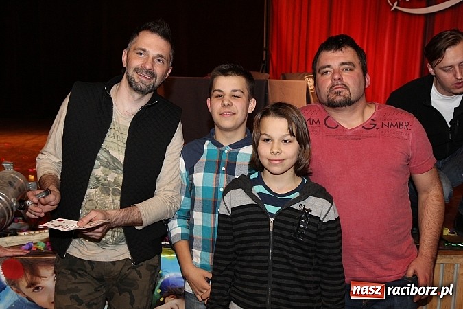 Zdjęcie w galerii na portalu naszraciborz.pl: Ślązisz is easy, czyli występ Kabaretu Młodych Pan&oacute;w w Kuźni Raciborskiej wiadomości z regionu