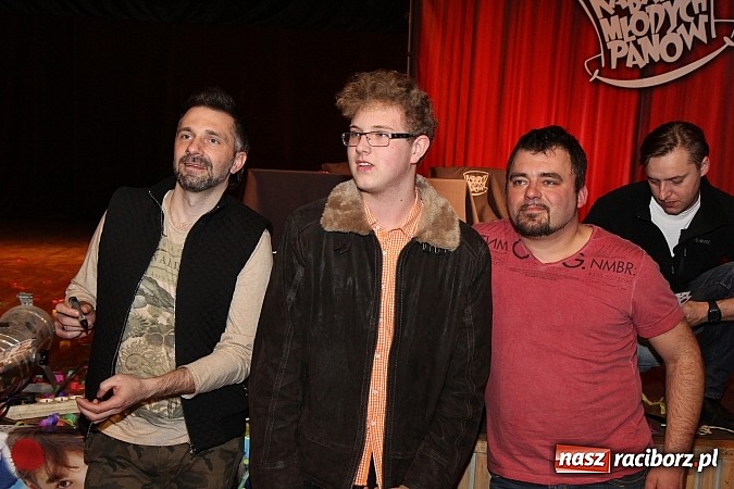 Zdjęcie w galerii na portalu naszraciborz.pl: Ślązisz is easy, czyli występ Kabaretu Młodych Pan&oacute;w w Kuźni Raciborskiej wiadomości z regionu