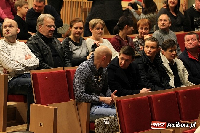 Zdjęcie w galerii na portalu naszraciborz.pl: Ślązisz is easy, czyli występ Kabaretu Młodych Pan&oacute;w w Kuźni Raciborskiej wiadomości z regionu