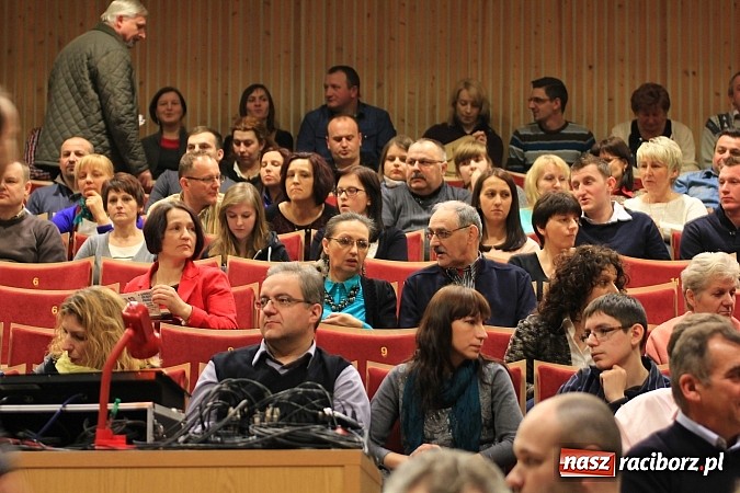 Zdjęcie w galerii na portalu naszraciborz.pl: Ślązisz is easy, czyli występ Kabaretu Młodych Pan&oacute;w w Kuźni Raciborskiej wiadomości z regionu