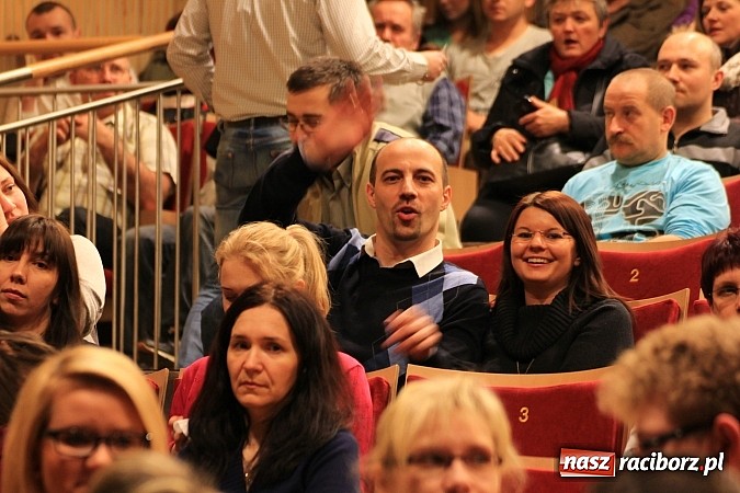 Zdjęcie w galerii na portalu naszraciborz.pl: Ślązisz is easy, czyli występ Kabaretu Młodych Pan&oacute;w w Kuźni Raciborskiej wiadomości z regionu