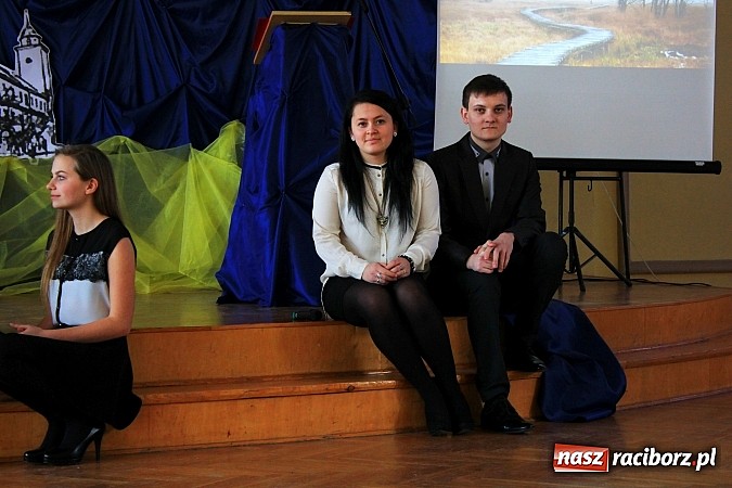 Zdjęcie w galerii na portalu naszraciborz.pl: Wejście do Ekonomika tylko z kartą! wiadomości z regionu