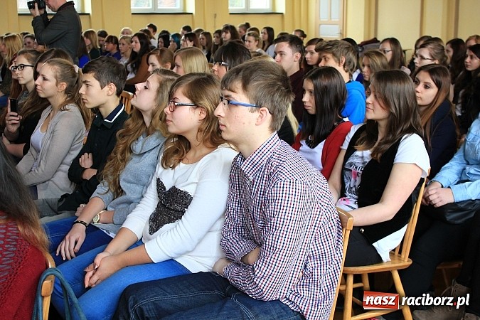 Zdjęcie w galerii na portalu naszraciborz.pl: Wejście do Ekonomika tylko z kartą! wiadomości z regionu