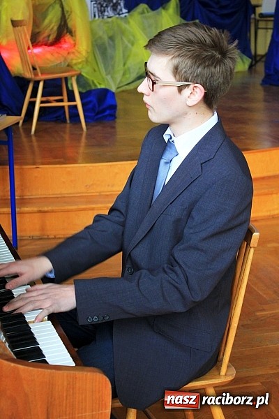 Zdjęcie w galerii na portalu naszraciborz.pl: Wejście do Ekonomika tylko z kartą! wiadomości z regionu