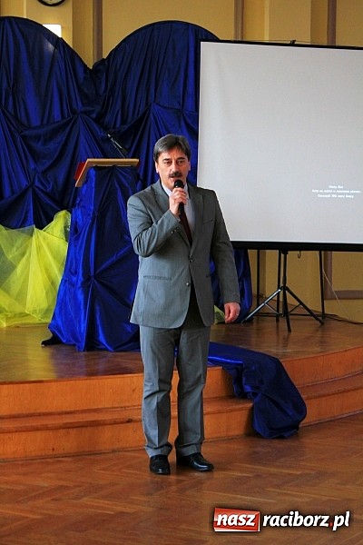 Zdjęcie w galerii na portalu naszraciborz.pl: Wejście do Ekonomika tylko z kartą! wiadomości z regionu