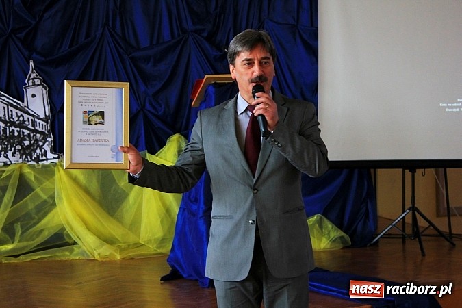 Zdjęcie w galerii na portalu naszraciborz.pl: Wejście do Ekonomika tylko z kartą! wiadomości z regionu