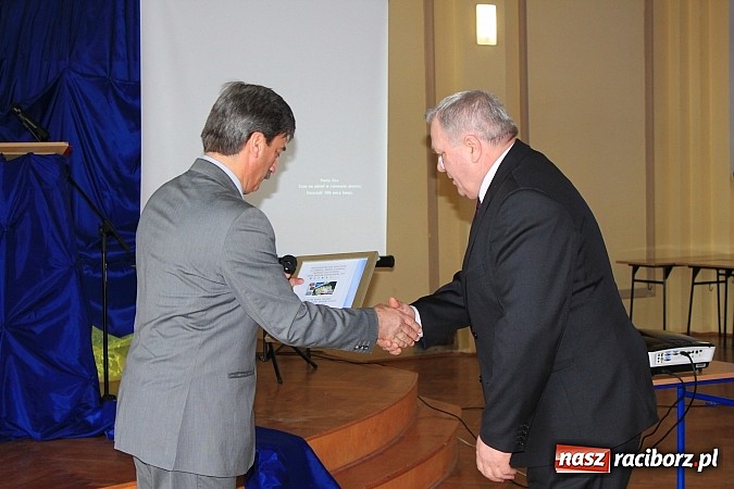 Zdjęcie w galerii na portalu naszraciborz.pl: Wejście do Ekonomika tylko z kartą! wiadomości z regionu