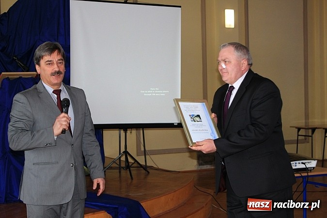 Zdjęcie w galerii na portalu naszraciborz.pl: Wejście do Ekonomika tylko z kartą! wiadomości z regionu