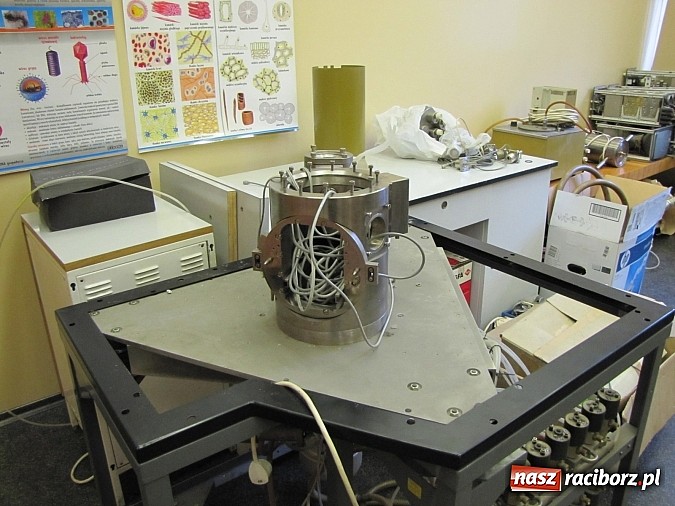 Zdjęcie w galerii na portalu naszraciborz.pl: Nowy mikroskop dla pracowni w Gimnazjum nr 3 wiadomości z regionu