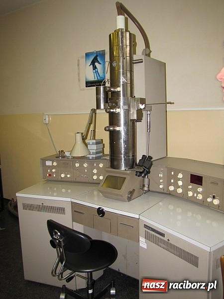 Zdjęcie w galerii na portalu naszraciborz.pl: Nowy mikroskop dla pracowni w Gimnazjum nr 3 wiadomości z regionu