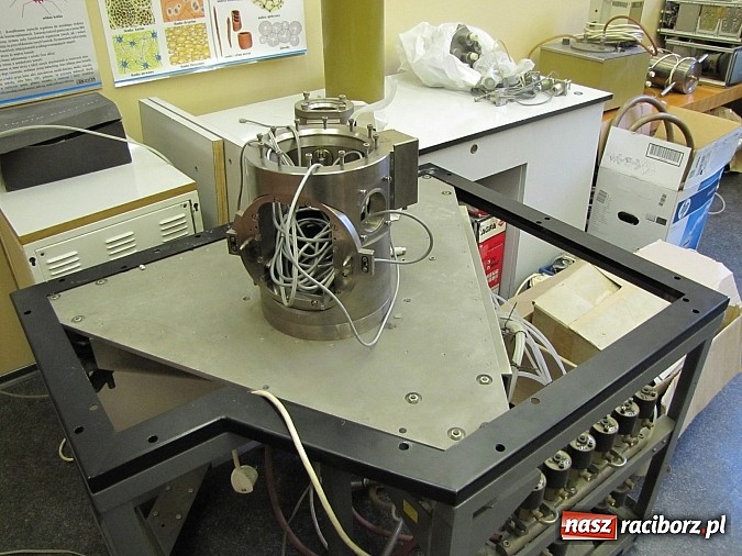 Zdjęcie w galerii na portalu naszraciborz.pl: Nowy mikroskop dla pracowni w Gimnazjum nr 3 wiadomości z regionu