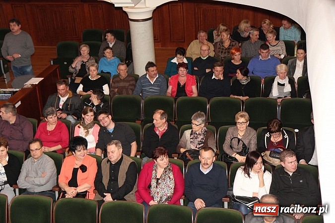 Zdjęcie w galerii na portalu naszraciborz.pl: Pełna sala śmiechu na Dańcu w RCK wiadomości z regionu