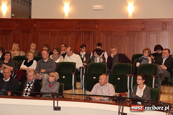 Zdjęcie w galerii na portalu naszraciborz.pl: Pełna sala śmiechu na Dańcu w RCK wiadomości z regionu
