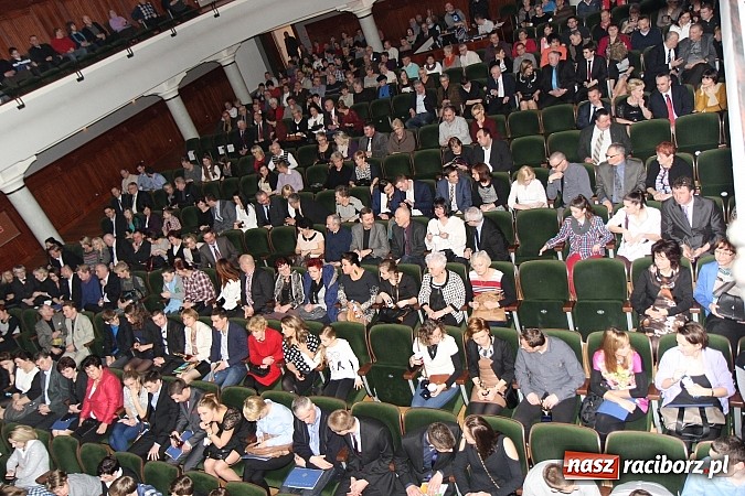 Zdjęcie w galerii na portalu naszraciborz.pl: Pełna sala śmiechu na Dańcu w RCK wiadomości z regionu