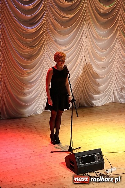 Zdjęcie w galerii na portalu naszraciborz.pl: Pełna sala śmiechu na Dańcu w RCK wiadomości z regionu