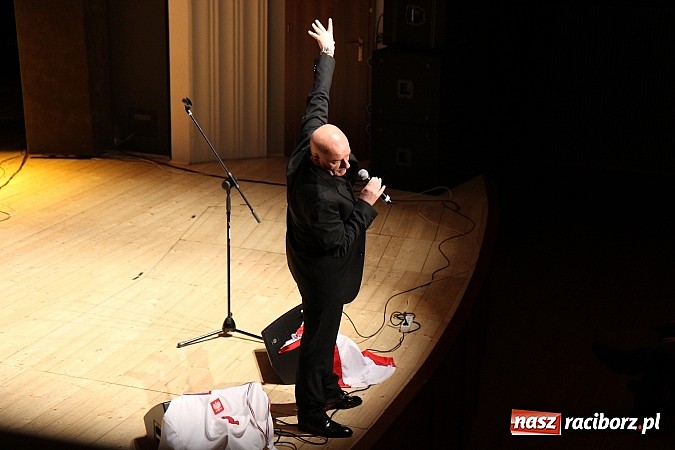 Zdjęcie w galerii na portalu naszraciborz.pl: Pełna sala śmiechu na Dańcu w RCK wiadomości z regionu