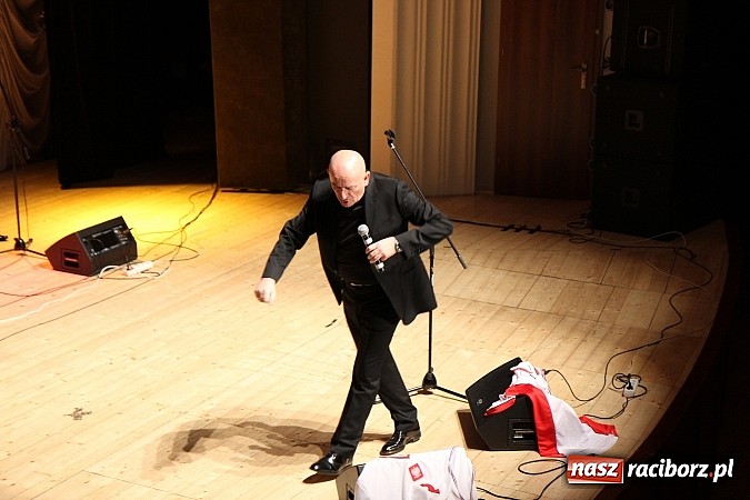 Zdjęcie w galerii na portalu naszraciborz.pl: Pełna sala śmiechu na Dańcu w RCK wiadomości z regionu